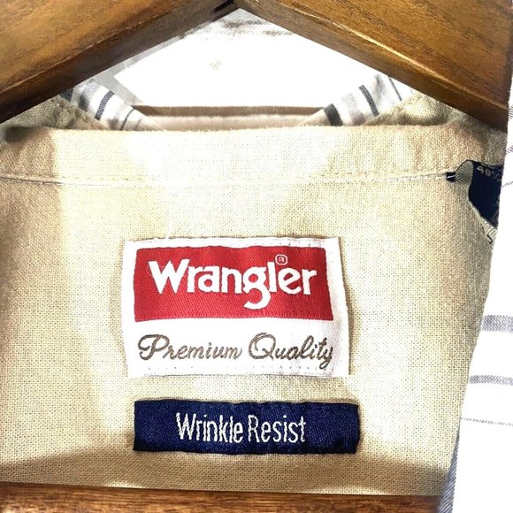 Wrangler Mens Shirt L Gray White Plaid Checkered Wrinkle Resist Button Down - Picture 2 of 9
